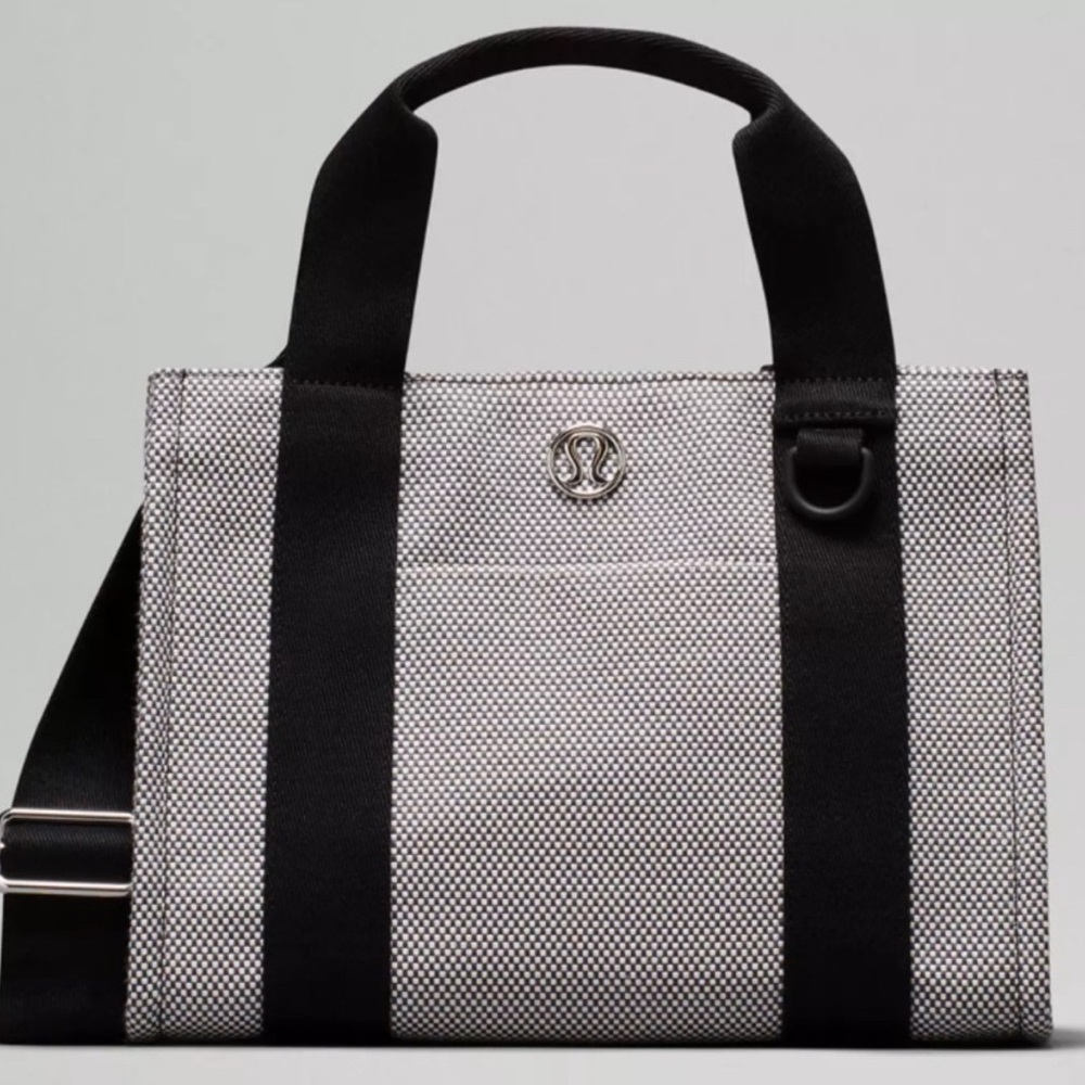 Lululemon Two Tone Canvas Tote Mini Bag ~ 4.5L ~ Anchor/Light Ivory NWT